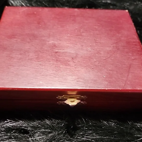 WILD WHITE HORSES WOOD BOX-- FOLDING POCKET KNIFE-- STAINLESS STEEL. - Picture 4 of 6